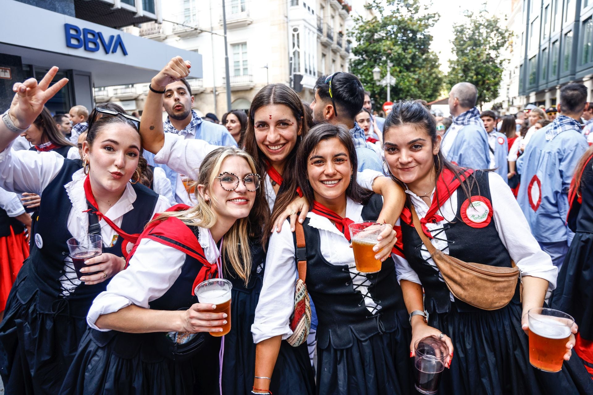 Búscate en el paseíllo de blusas y neskas de Vitoria
