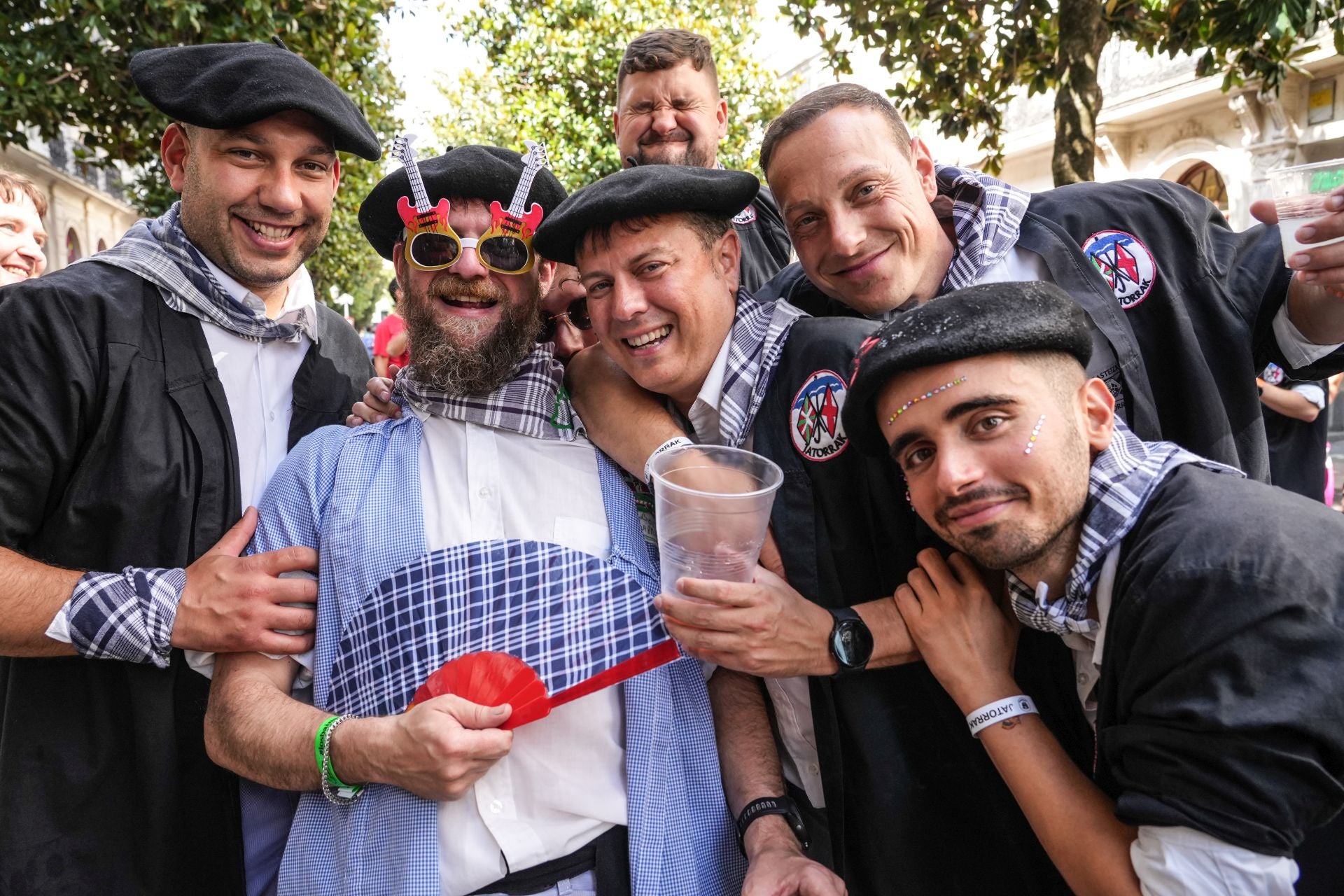 Búscate en el paseíllo de blusas y neskas de Vitoria