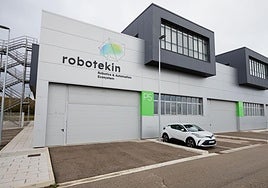 Exterior de la planta de Robotekin.