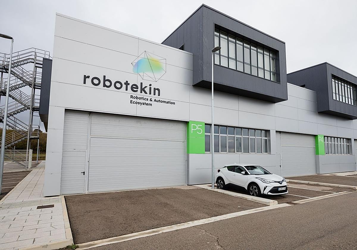 Exterior de la planta de Robotekin.