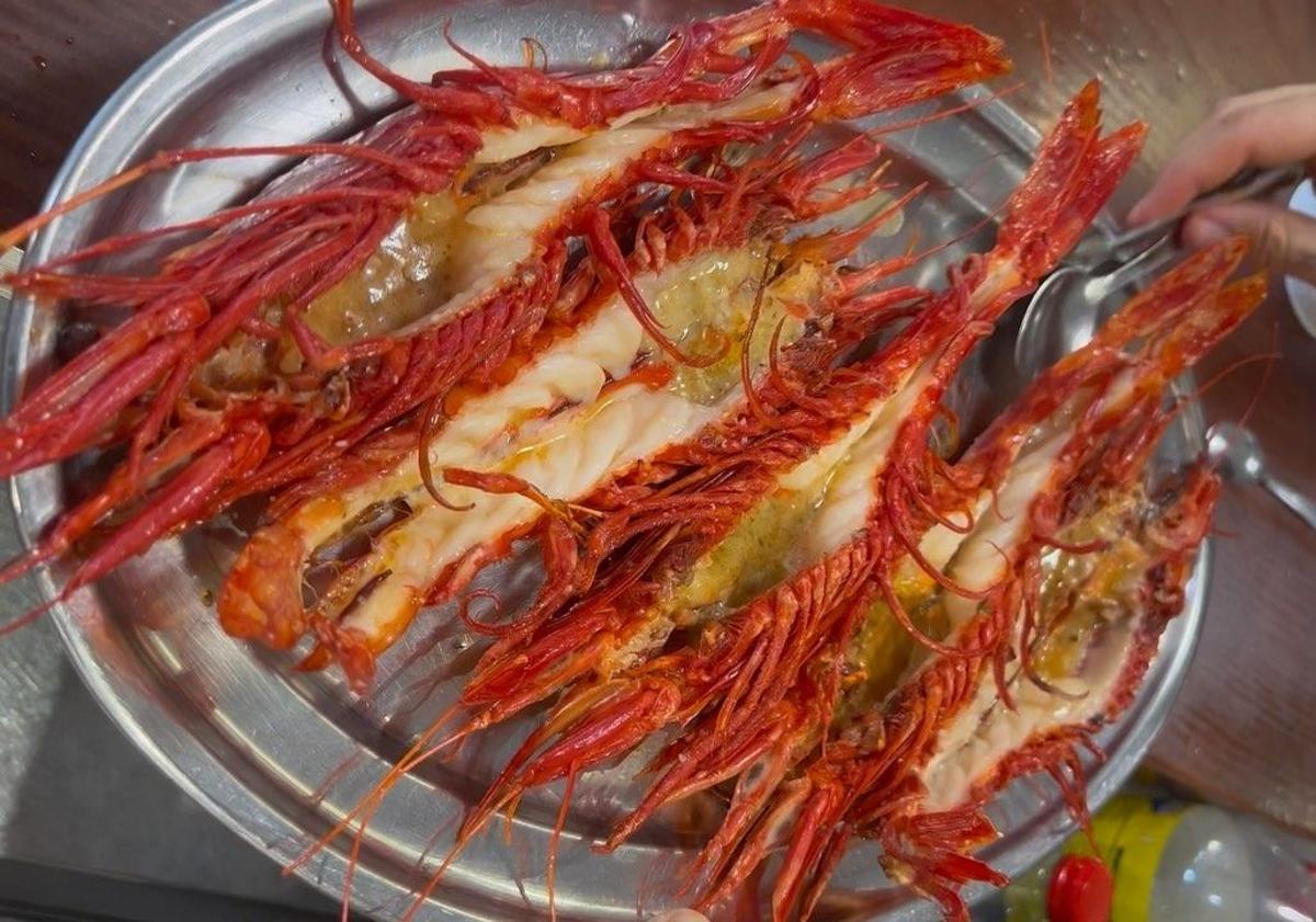 Imagen principal - El mejor restaurante de la playa gaditana de Bolonia