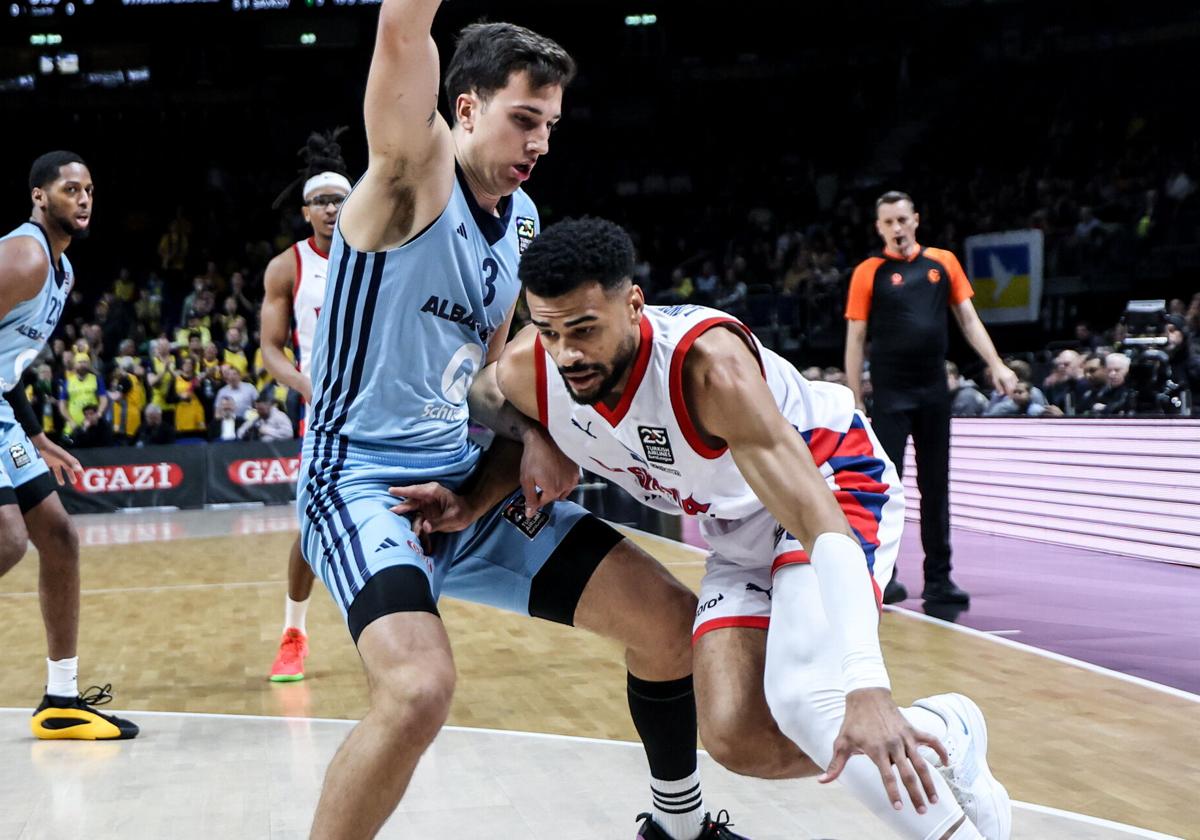 Spagnolo defiende a Luwawu-Cabarrot en el partido disputado la pasada temporada en Berlín.
