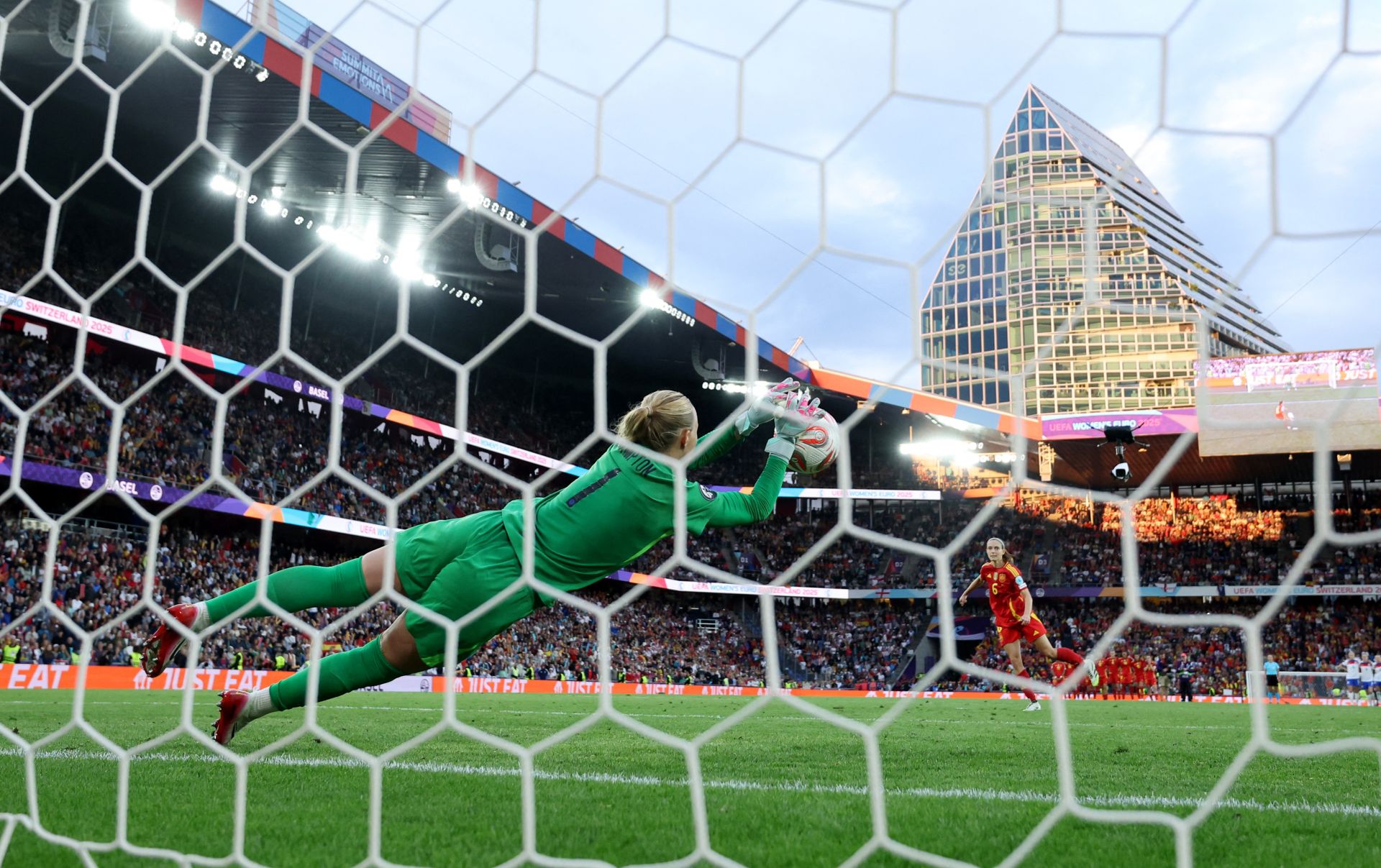 Hampton detiene el lanzamiento de Bonmatí