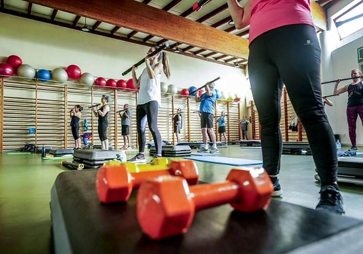 Actividad deportiva en un entro cívico de Vitoria.