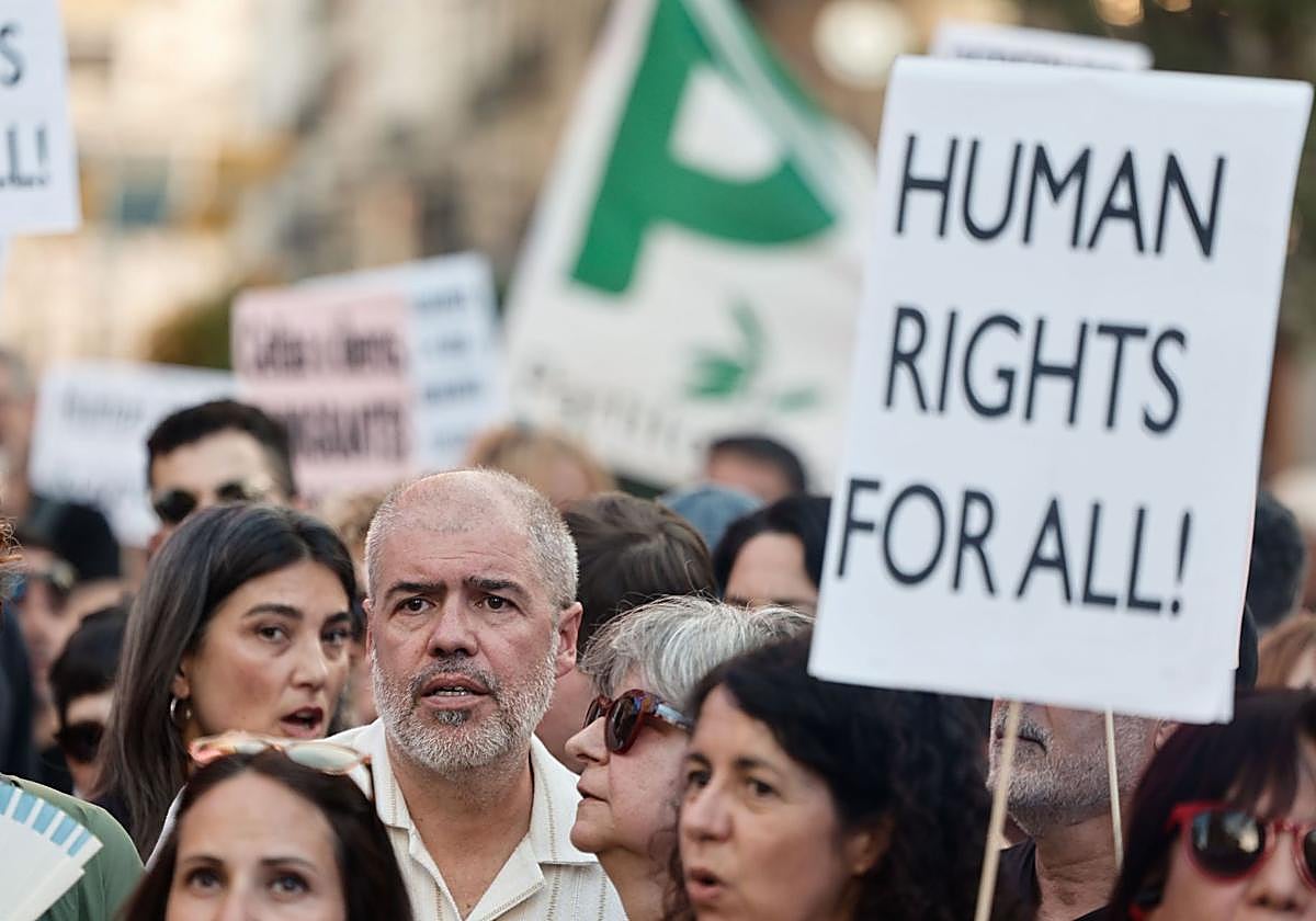 El secretario general de Comisiones Obreras, Unai Sordo, durante la concentración para frenar la escalada de odio en Torre Pacheco y defender la democracia.
