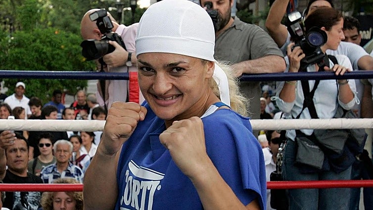 Muere Alejandra 'Locomotora' Oliveras, boxeadora argentina, tras un accidente cerebrovascular