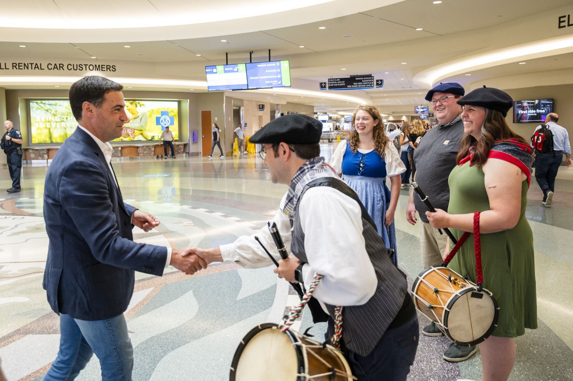 Pradales estrecha lazos con la diáspora vasca en el Jaialdi de Boise