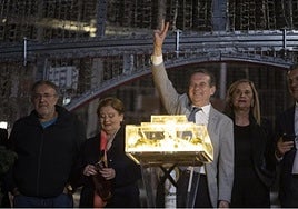 Vigo desafía al verano y ya coloca las luces para su Navidad «única en la historia»