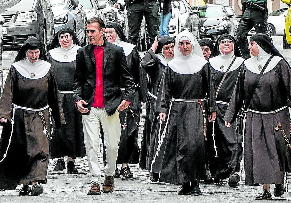 Un momento anterior a la rueda de prensa en el convento de Belorado.