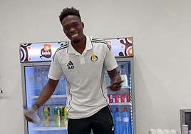 La novatada a Djaló en Qatar al ritmo de Bad Bunny