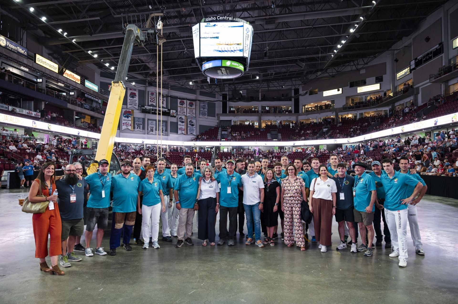 Pradales celebra junto a aizkolaris y harrijasotzailes la &#039;Sports Night&#039; en Boise