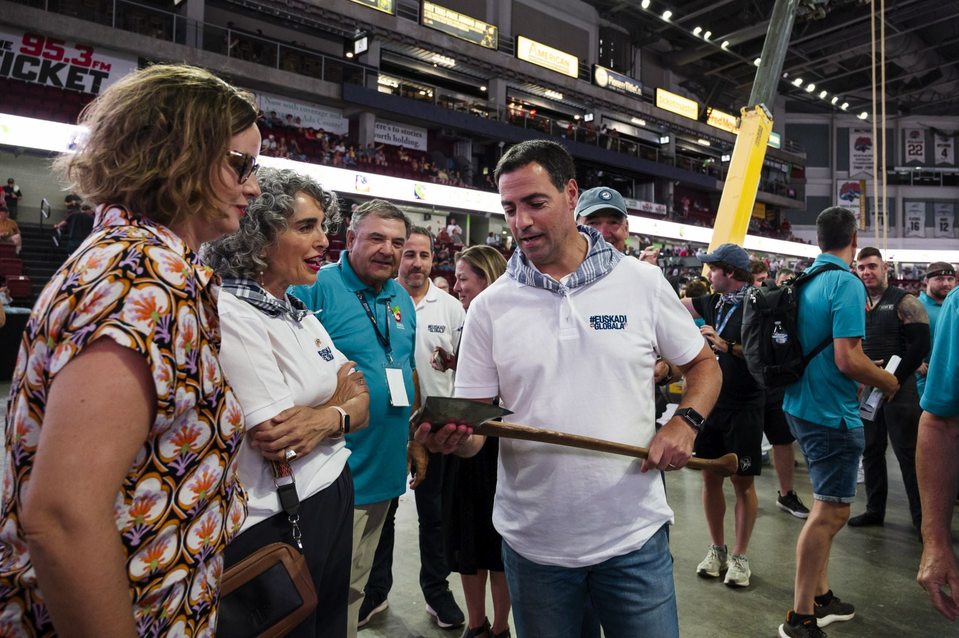 Pradales celebra junto a aizkolaris y harrijasotzailes la &#039;Sports Night&#039; en Boise
