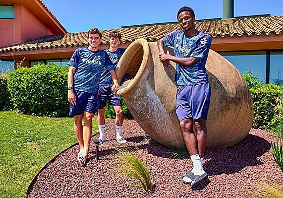 De izquierda a derecha, Aragüés, Pinillos y Diallo.