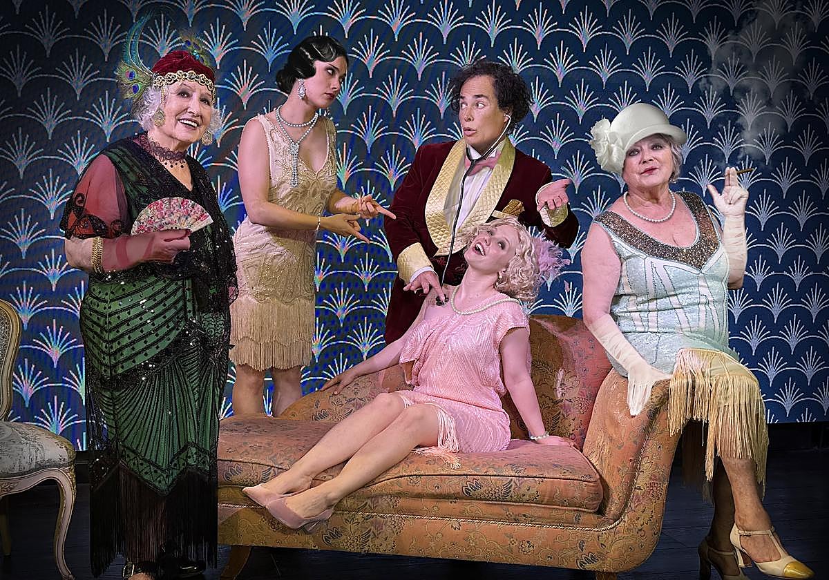 Parte del reparto de 'Modisto exclusivo para señoras', que se estrena en el teatro Ortzai el domingo 10 de agosto.