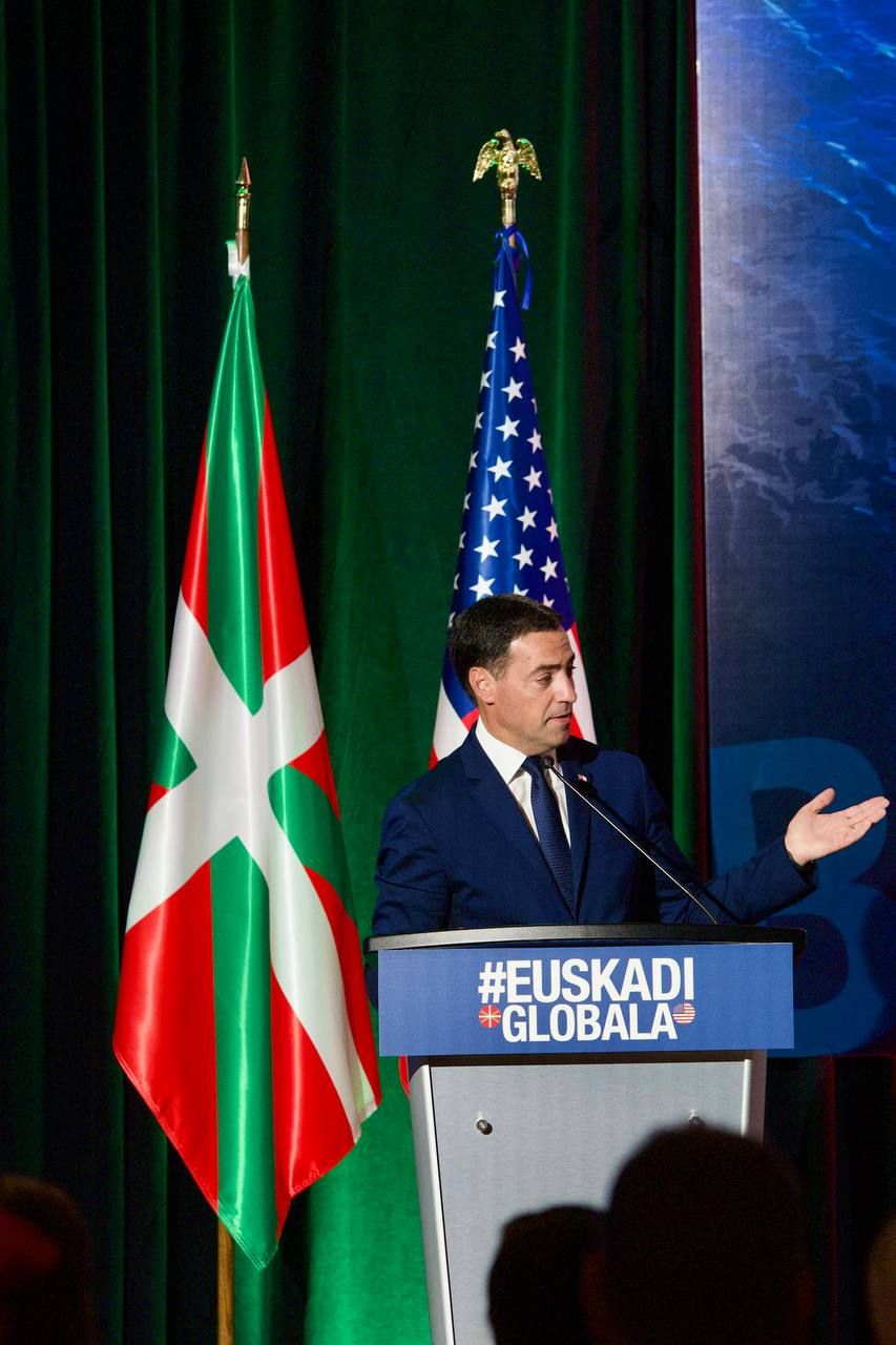 Premio al profesor Carmelo Urza, el padre del programa de intercambio de estudiantes entre EEUU y Euskadi