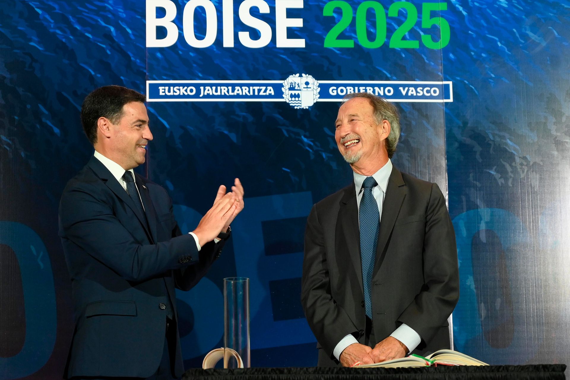 Premio al profesor Carmelo Urza, el padre del programa de intercambio de estudiantes entre EEUU y Euskadi