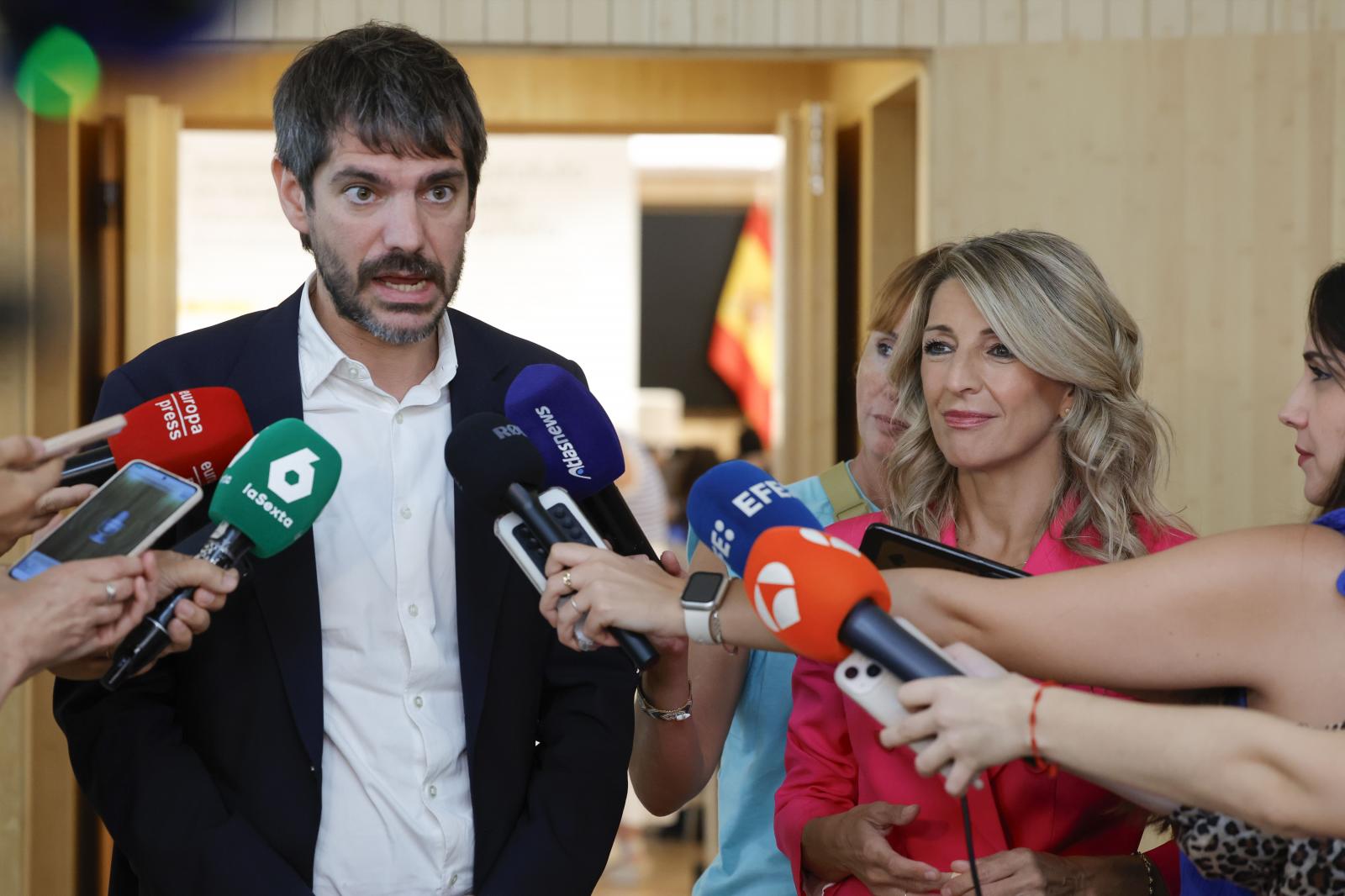 La vicepresidenta segunda del Gobierno y Ministra de Trabajo y Economía Social, Yolanda Díaz y el ministro de Cultura, Ernest Urtasun,