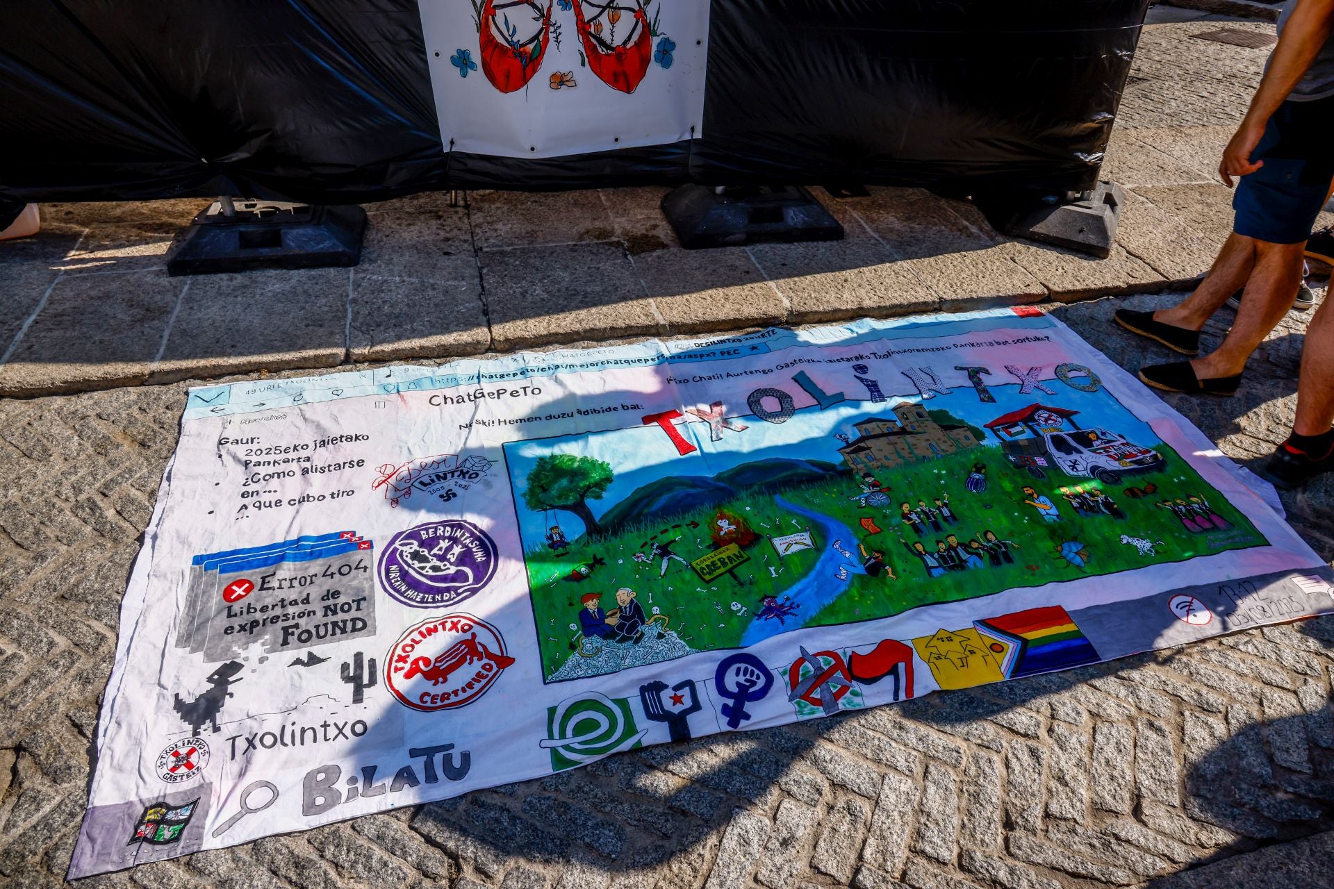 Las pancartas de la Comisión de Blusas y Neskas, en imágenes