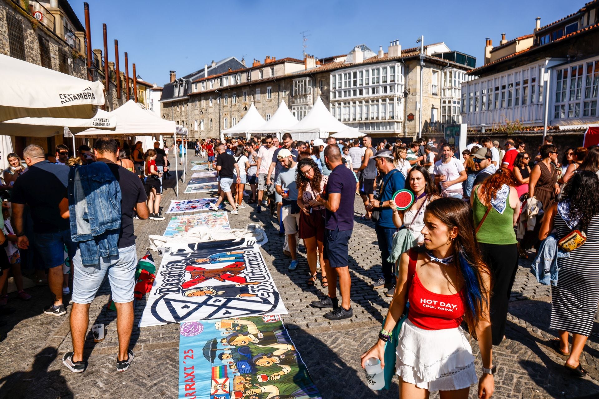 Las pancartas de la Comisión de Blusas y Neskas, en imágenes