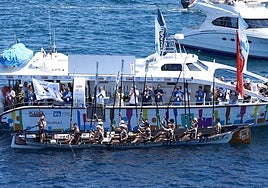 Los 'galipos' celebran la bandera de EL CORREO.