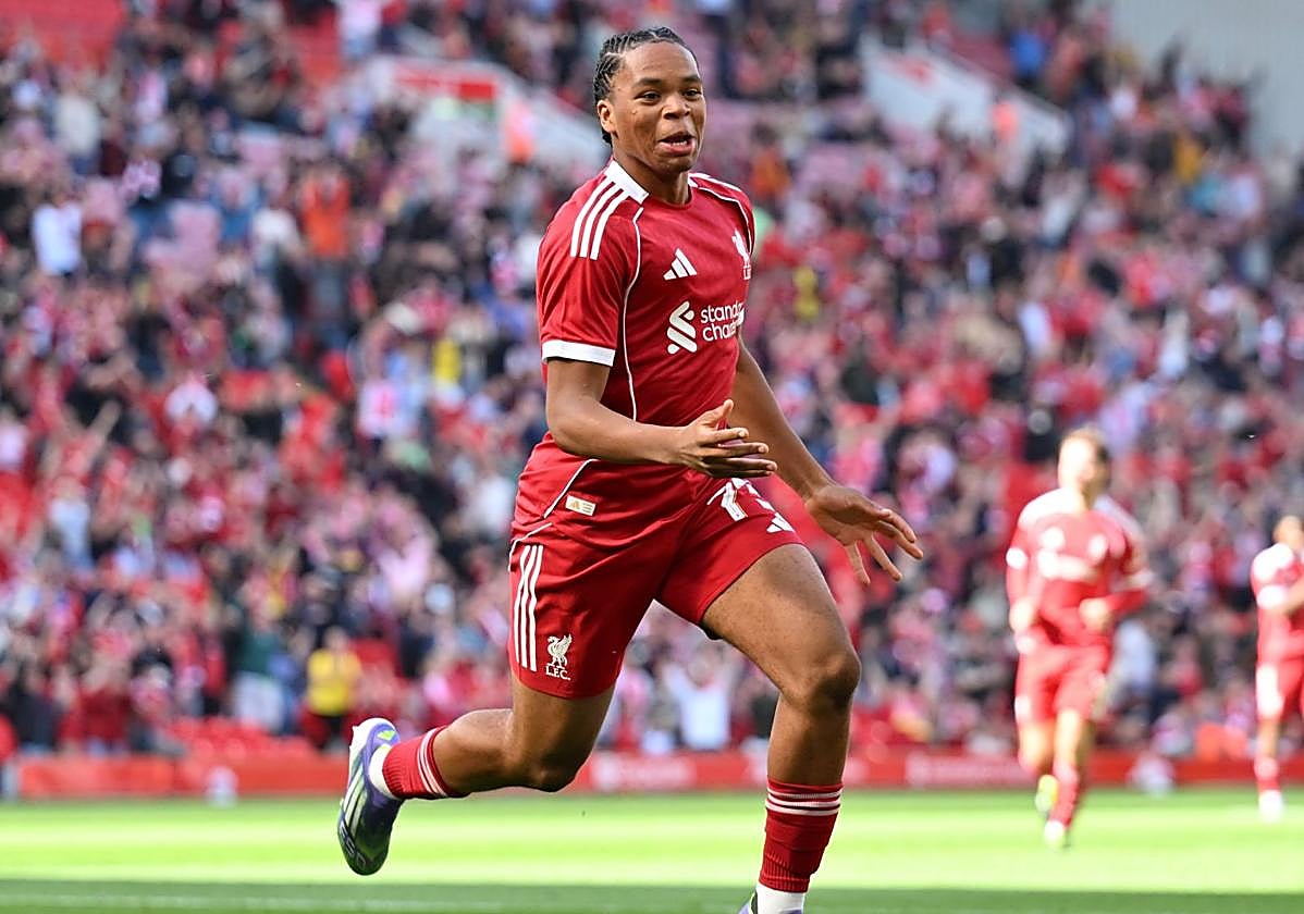 Ngumoha, un futbolista de 16 años, autor del primer gol al Athletic en Liverpool