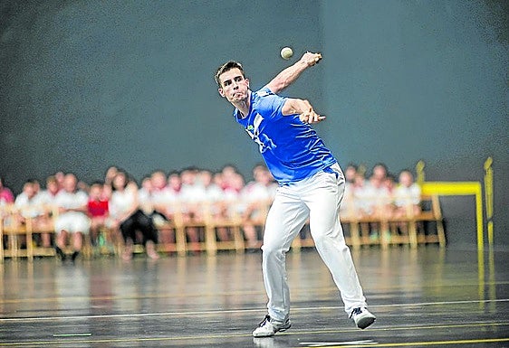 Martxel Iztueta maravilló en el frontón Eztegara de Bera.