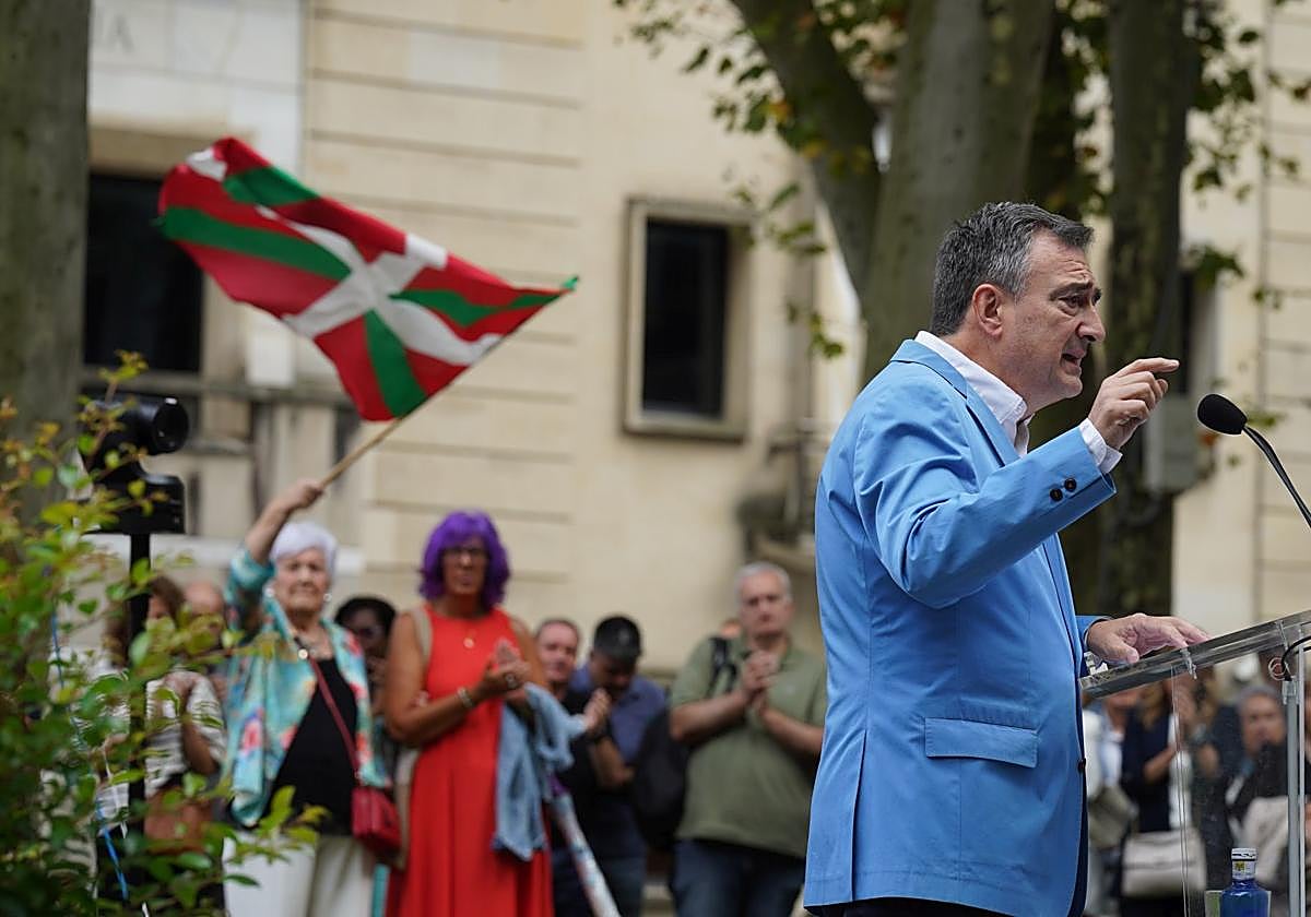 El presidente del EBB, Aitor Esteban, el pasado lunes en el acto por el 130 aniversario del PNV en los Jardines de Albia de Bilbao.