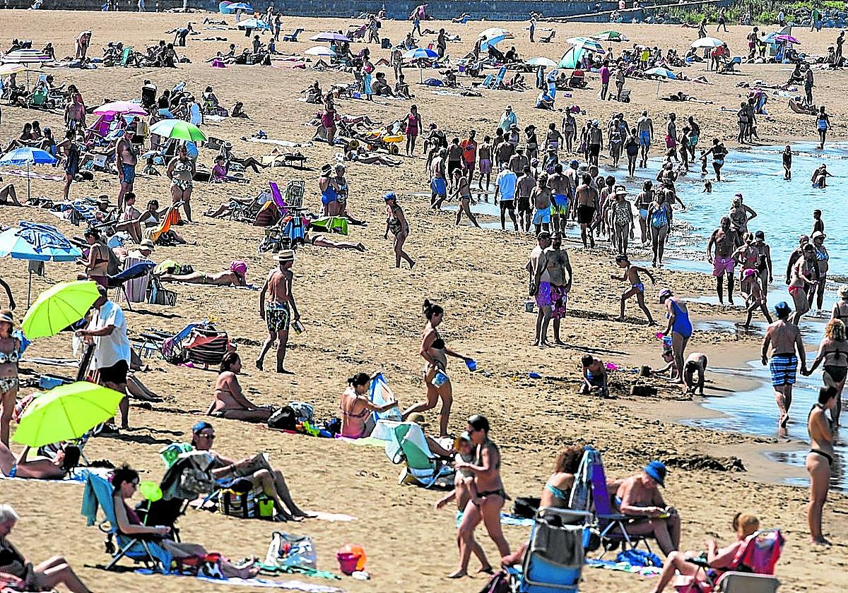 Ereaga es una de las playas más frecuentadas por los usuarios en Bizkaia.