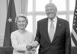 El presidente de EEUU, Donald Trump y la presidenta de la Comisión Europea, Ursula von der Leyen,