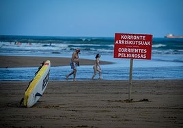 Playa de La Arena, cartel de peligro.