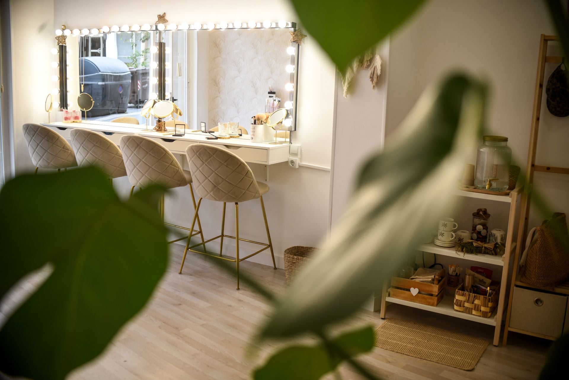 Bianka, maquilladora de cine, abre su propio estudio en Santurtzi