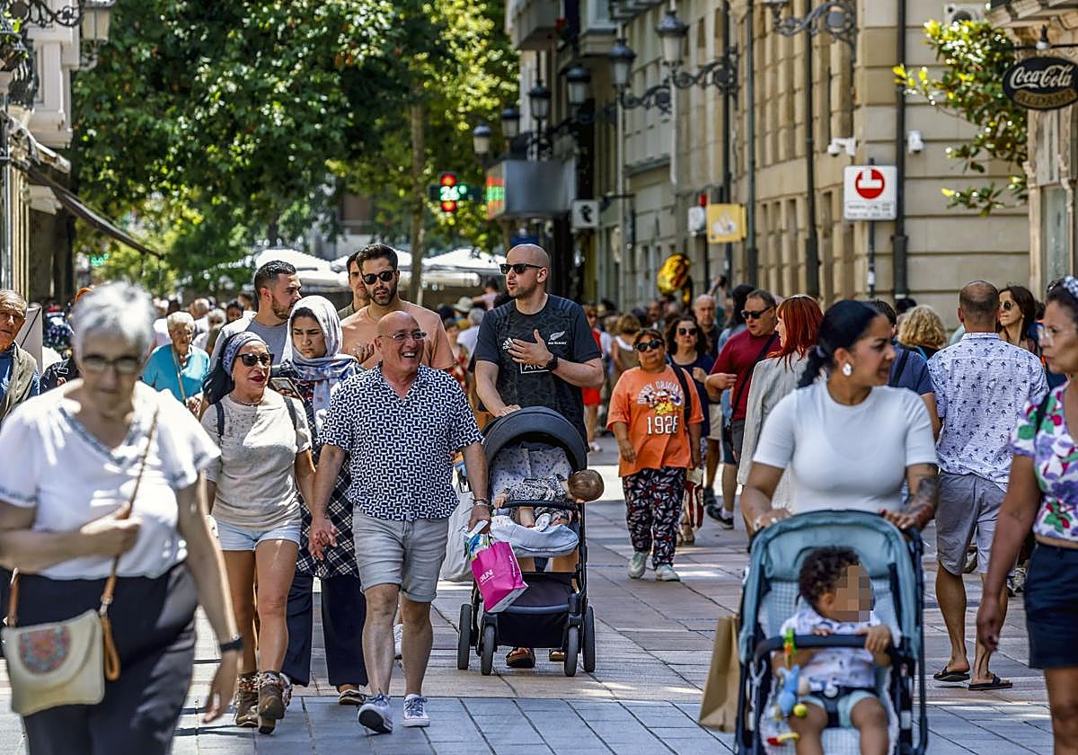 En estos momentos hay más gente por encima de los 65 años en Álava que menores de edad.