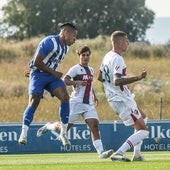 Mariano remata en el amistoso del miércoles ante el Huesca.