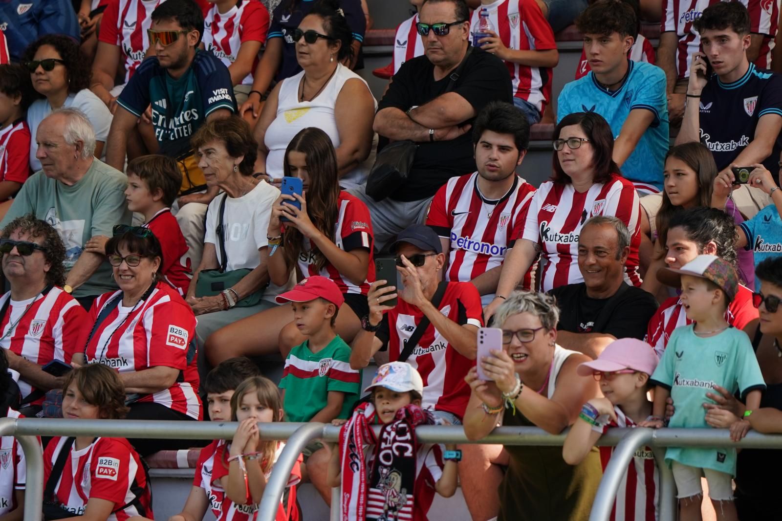 Las imágenes de la afición en Lezama