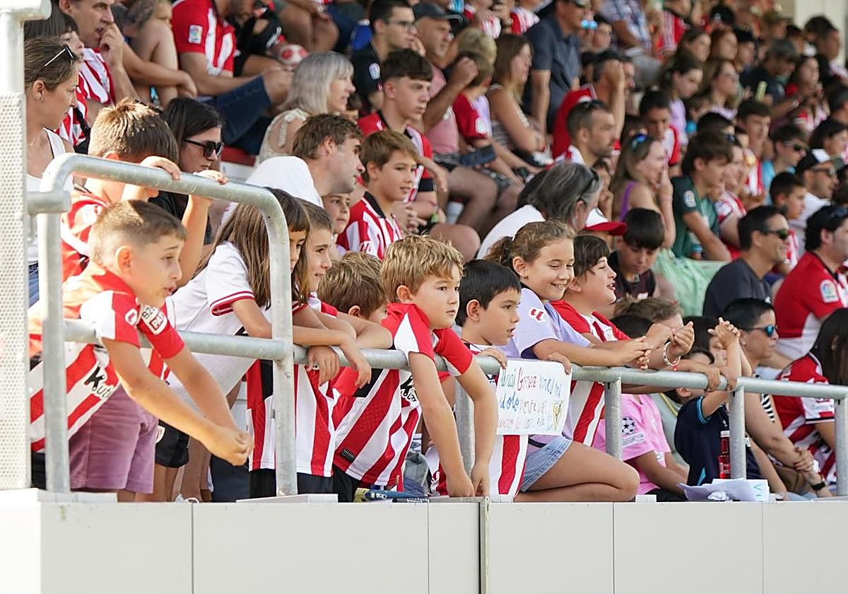 Las imágenes de la afición en Lezama