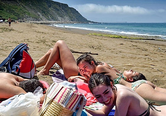 La playa vizcaína que es la mejor de España «para el mes de agosto» según la revista 'Viajar'
