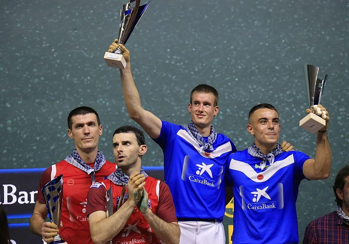 Larrazabal y Mariezkurrena celebran su victoria en la final.