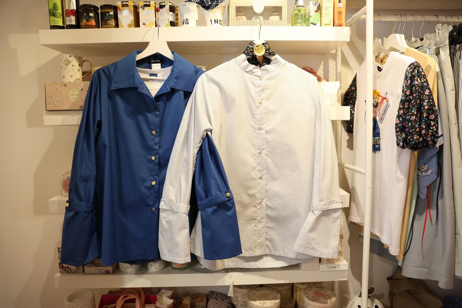 La camiseta más &#039;chic&#039; de Marijaia, faldas «anti-kalimotxo»... El diseñador Ion Fiz lanza una colección para Aste Nagusia