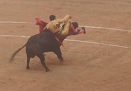 Morante de la Puebla sufre una grave cornada en Pontevedra a doce días de torear en Bilbao