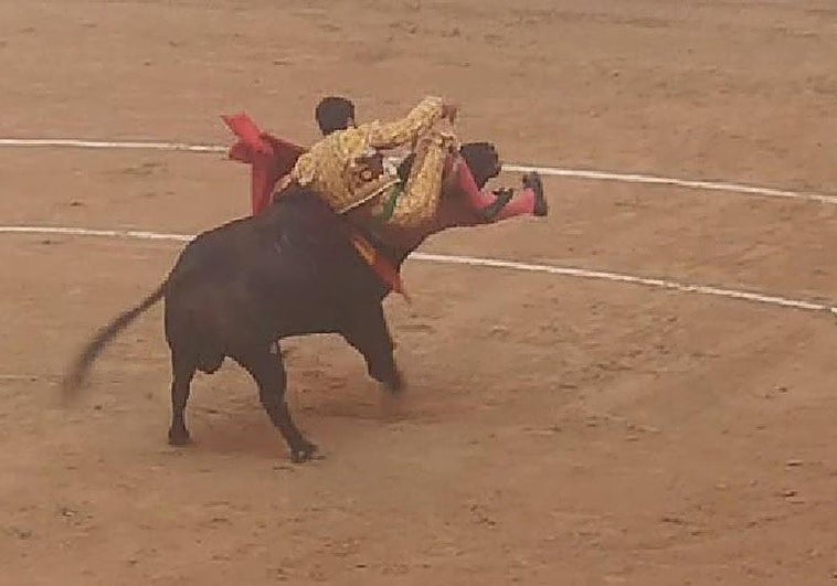 Morante de la Puebla sufre una grave cornada en Pontevedra a doce días de torear en Bilbao