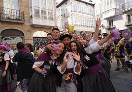 El último paseíllo de blusas y neskas.