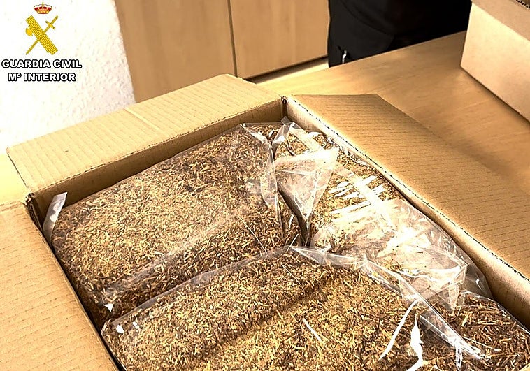 Intervienen 13 kilos de tabaco picado de contrabando en una empresa de paquetería de Bizkaia