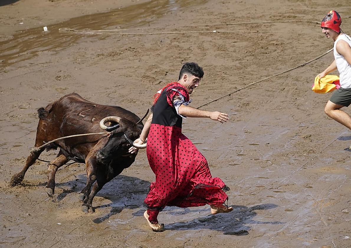 Las mejores imágenes de la &#039;sokamuturra&#039; del Puerto Viejo de Getxo