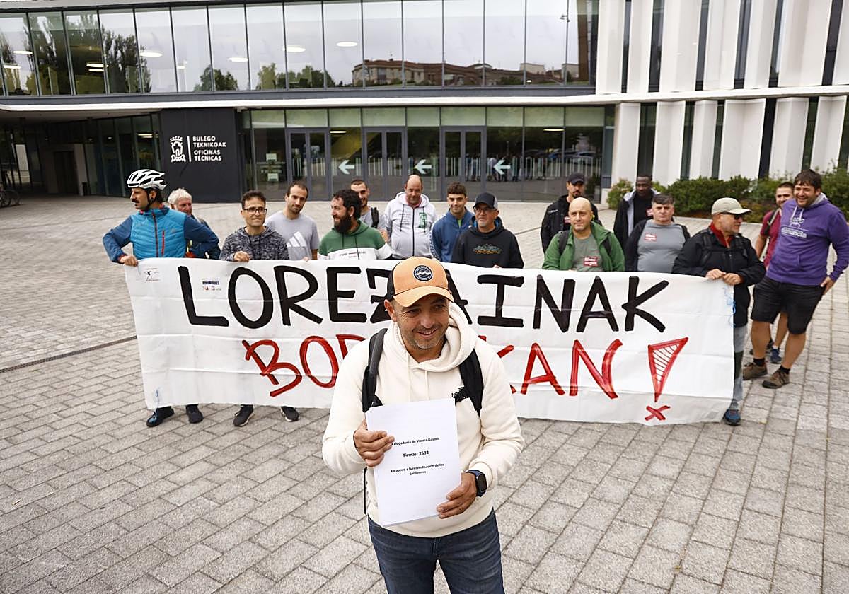 A finales de julio los sindicatos presentaron 2.600 firmas en apoyo de su huelga