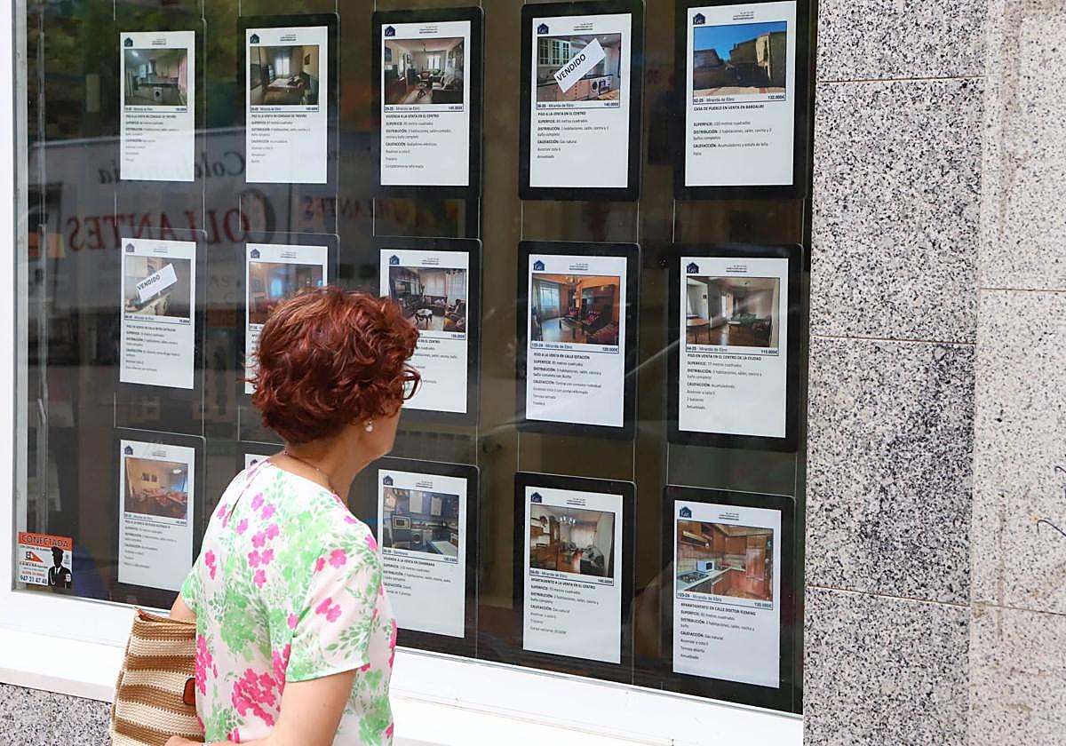 El aviso de un experto inmobiliario: «Nunca firmes tu contrato de alquiler sin revisar esta cláusula»