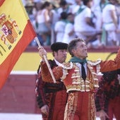 Escribano porta la polémica bandera en Huesca.