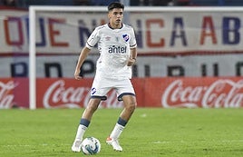 Puede jugar en varias posiciones.