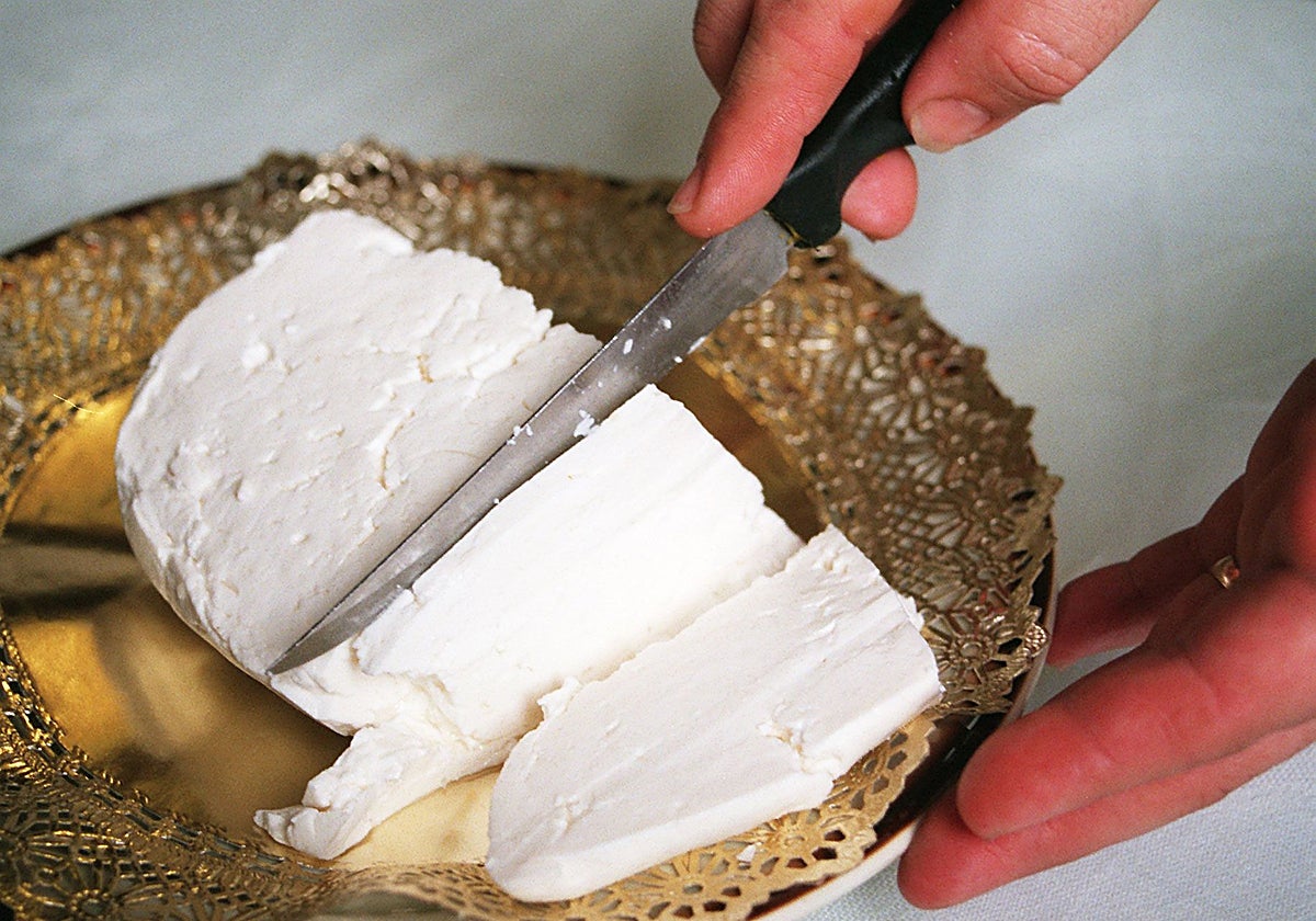 Una nutricionista desmonta el mito del queso fresco en las dietas para adelgazar: «Ya nos gustaría que no engordara»
