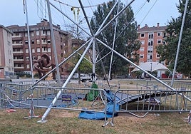 Una de las barracas dañadas.