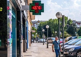 Un termómetro al sol marca 45 grados en Vitoria.
